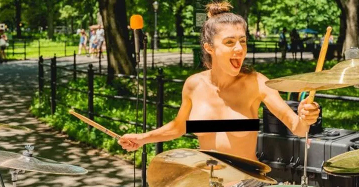 Sokağa üstsüz çıktı 