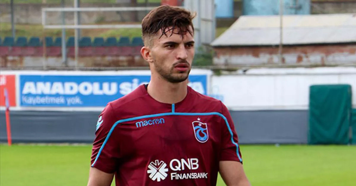 HANGİ MEVKİDE OYNUYOR?