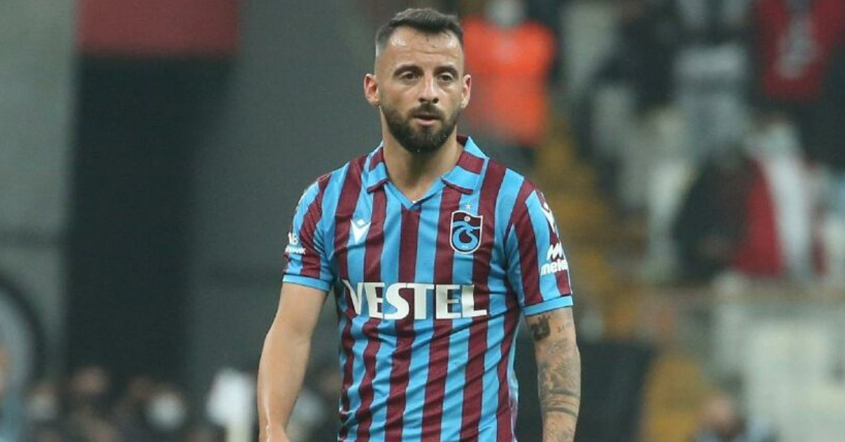 HANGİ MEVKİDE OYNUYOR?