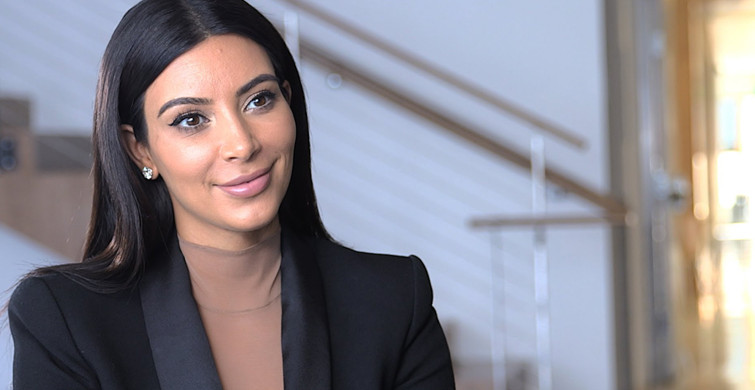 Kim Kardashian Kıyafetiyle Yine Çok Konuşulacak