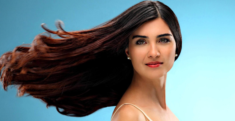 Tuba Büyüküstün Angelina Jolie'yi Gölgede Bıraktı
