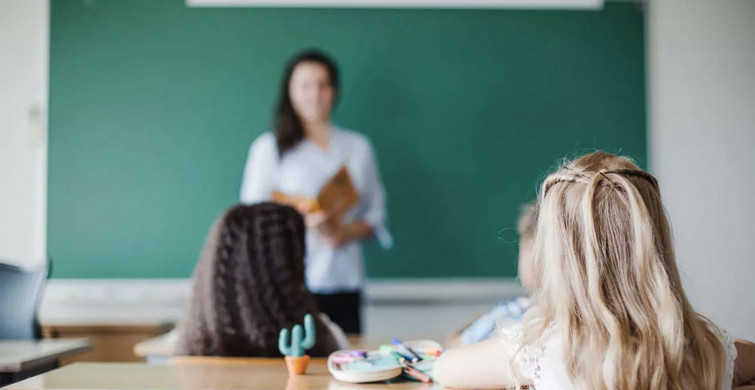 17 yaşındaki öğrencisi ille cinsel ilişkiye giren öğretmenin yazışmaları ifşa oldu! Öğretmenin yaptıkları yok artık dedirtti