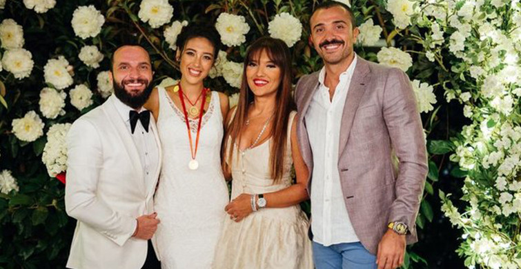 Demet Akalın Yakın Dostlarını Sildi