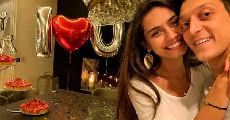 Mesut Özil ve Amine Gülşe Çifti Evleniyor - Kına Gecesine Ait Görüntüler 