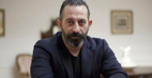 Cem Yılmaz Daha Serenay'la Yeni Ayrılmışken Başka Bir Genç Kız İle Görüldü!