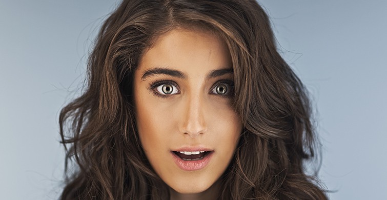 Hazal Kaya Evleniyor mu?