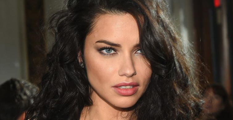 Adriana Lima Cesur Pozuyla Sosyal Medyayı Salladı
