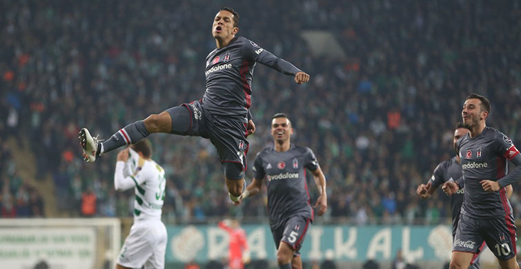 Adriano’ya Gremio Kancası! Resmen Açıklandı
