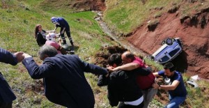 Ağrı'da, Hafif Ticari Araç Şarampole Uçtu! İşte O Görüntüler