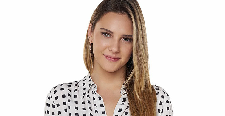 Alina Boz Övgülere Boğuldu