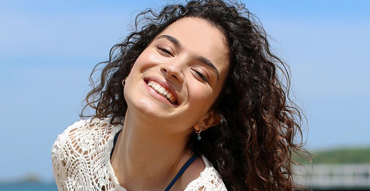 Aslı Bekiroğlu'nun Annesine Olan Benzerliği Şaşırttı