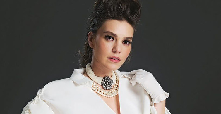 Aslı Enver Evlilik Sorularını Yanıtsız Bıraktı