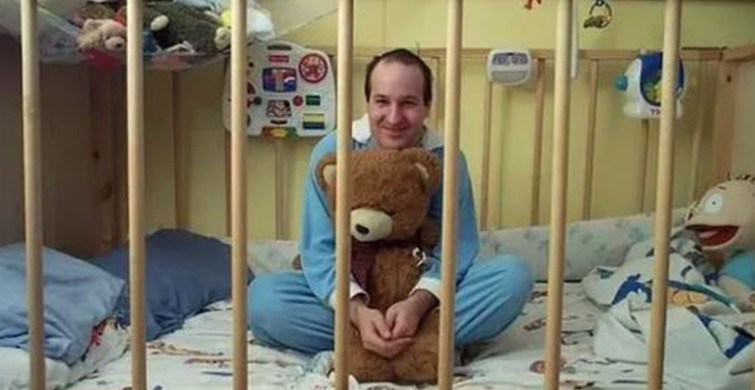 Böyle fantezi daha önce görülmedi! Bebek bezi giyip partnerinin kendisiyle bebek gibi ilgilenilmesini istiyorlar