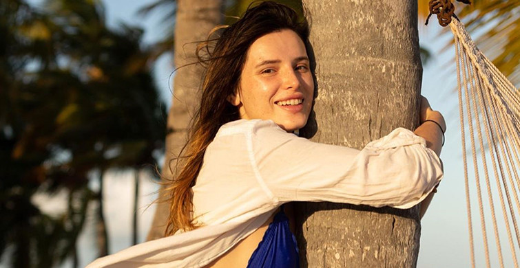 Bella Thorne Mayolu Pozunu Paylaştı