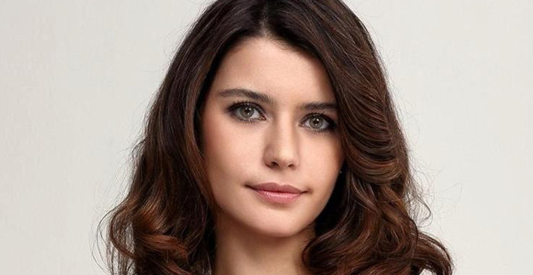 Beren Saat'in Bikinili Fotoğrafına Beğeni Yağdı