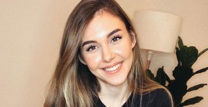 Berfu Yenenler Düzgün Fiziğiyle Dikkat Çekti