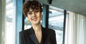 Bergüzar Korel: Canlı Yayın Açanlara Sinir Oluyorum
