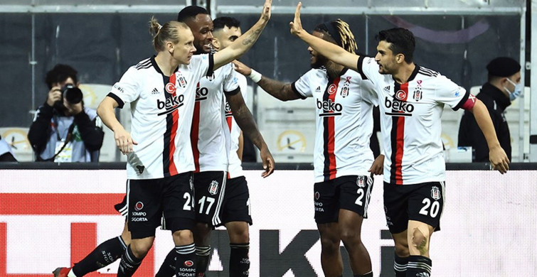 Beşiktaş'ın Yıldızı Cyle Larin Premier Lig'e Transfer Olmaya Sıcak Bakıyor!