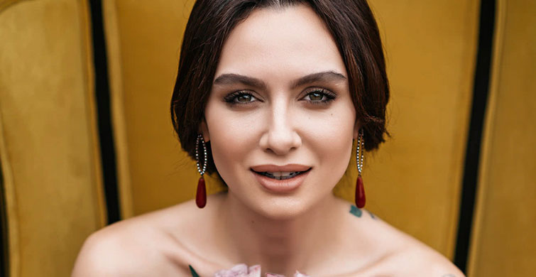 Birce Akalay, Çocukluk Fotoğrafını Paylaştı