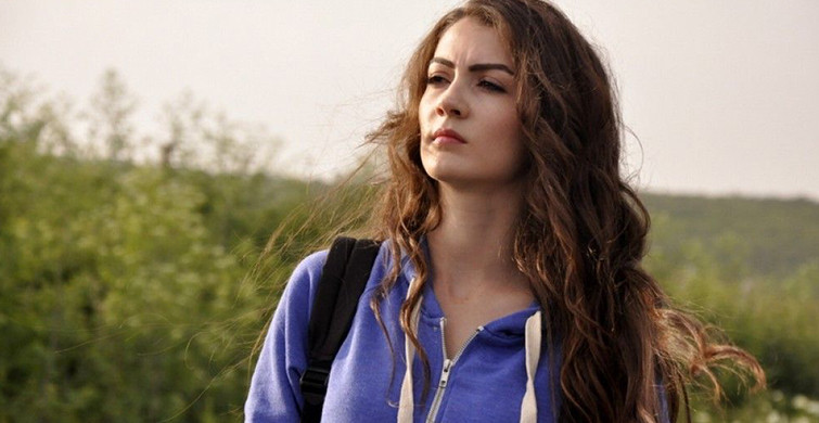 Afili Aşk Dizisinin Ayşe’si Burcu Özberk’ten Yeni Proje İtirafı