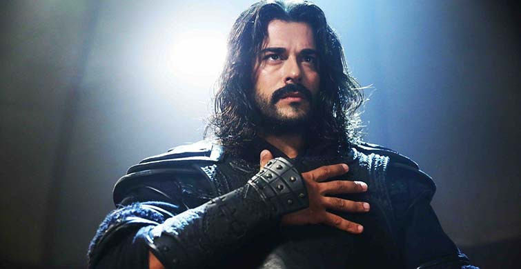 Burak Özçivit Hayranlarını Paylaşımı ile Heyecanlandırdı