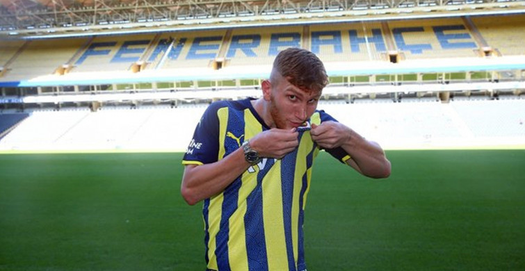 Burak Kapacak kimdir? Hangi mevkide oynamaktadır?