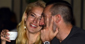 Burcu Esmersoy İle Allan Hakko El Ele Görüntülendi