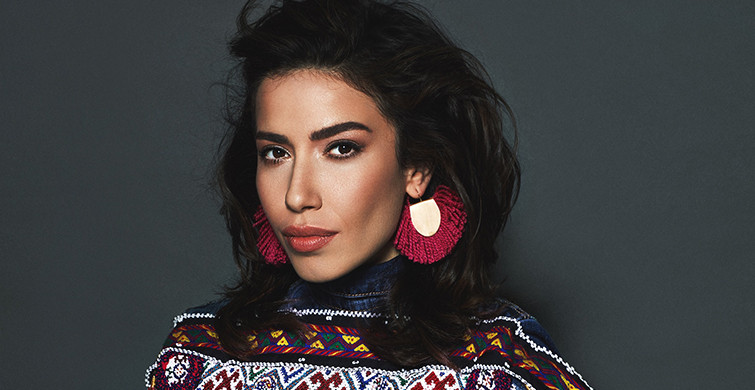 Burcu Güneş Fotoğrafları - Burcu Güneş Resimleri