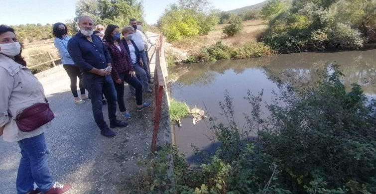 Bursa'da Bulunan Köye Gelenler Dakikalar Sonra Burnunu Tutarak Kaçıyor