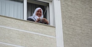 Komşular Camdan Cama Gün Yaptı