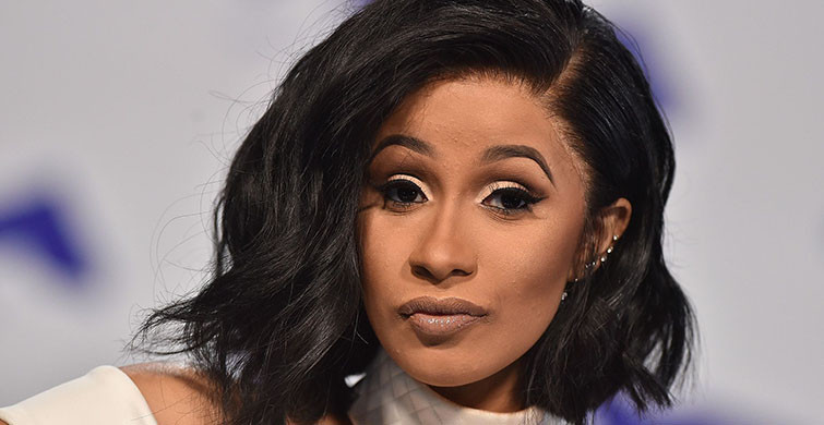Cardi B Doğuk Hava Tül Tulum Giydi