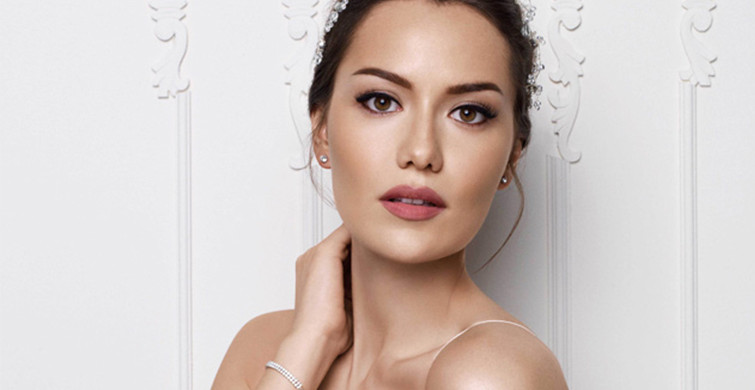 Fahriye Evcen'in Göbeği Takipçilerinin Gözünden Kaçmadı! Ünlü Oyuncu Hamile mi?