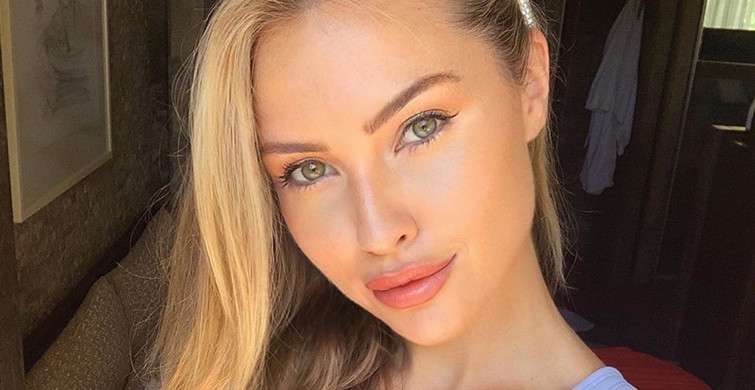 Chloe Loughnan, Ayna Karşısında Verdiği Pozla Dikkat Çekti