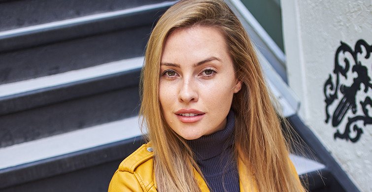 Chloe Loughnan Bikinili Paylaşımıyla Dikkat Çekti