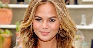 Chrissy Teigen Amerika’da Tutuklanan Protestocular İçin Bağış Yaptı