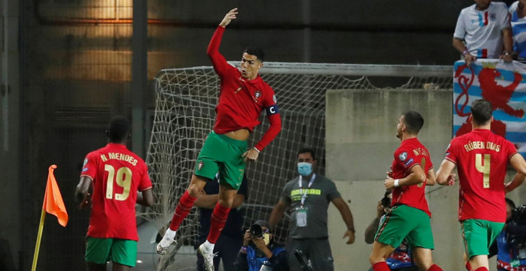 Cristiano Ronaldo, Yine Tarihe Geçti!