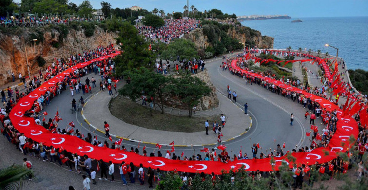 Cumhuriyet'in 98'inci Yılı Tüm Yurtta Çoşkuyla Kutlanıyor!