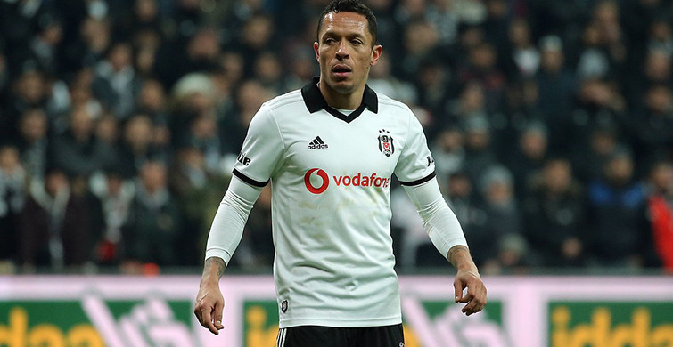 Adriano Ve Caner'in Yokluğunda Beşiktaş'ta Sol Bek Krizi Yaşanıyor