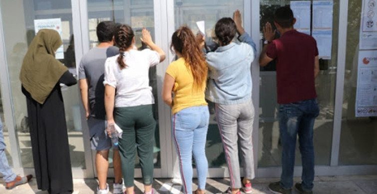 Değişmeyen Manzara: Sınava Geç Kalan Öğrenciler