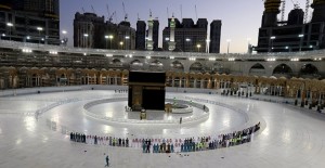 Kabe'de İlk Teravih Az Kişiyle Kılındı