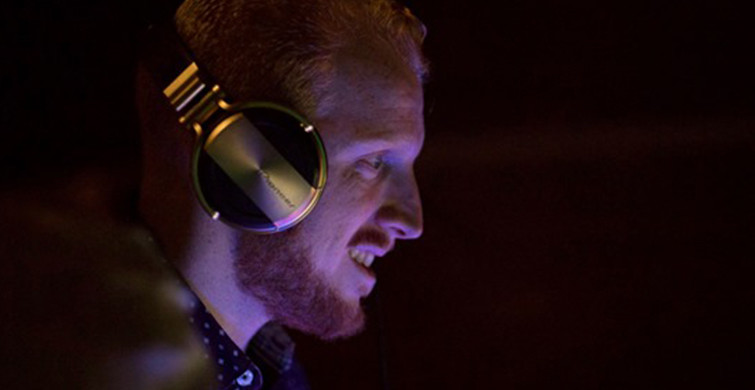 Kulağı Duymayan Nica DiMarco DJ Oldu 