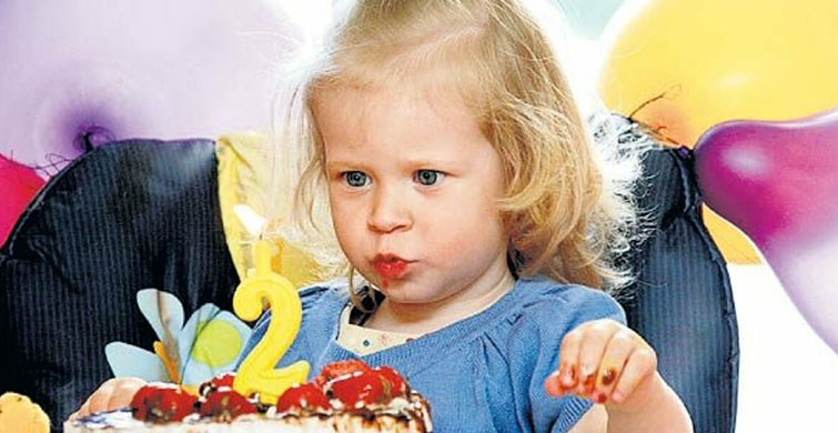 Doğum Günü Mumlarını Üflemek Pastadaki Bakterileri Arttırıyor