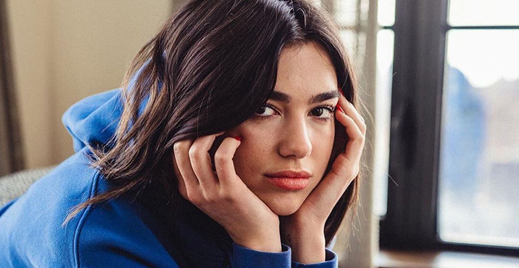 Dua Lipa Sarı Saçlarıyla Dikkat Çekti