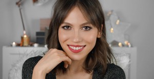 Duygu Özaslan’dan Yatak Pozu