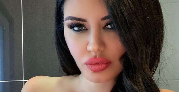 Dubai Tatilinde Olan Ebru Polat Mayosuyla Poz Verdi