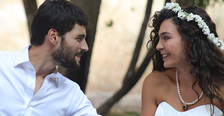Ebru Şahin Bikinili Paylaşımı İle Sosyal Medyayı Salladı