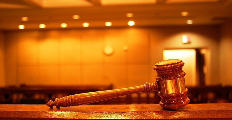 Eğlence Mekanında Tanıştığı Kadına Aşık Olan Polise Ceza