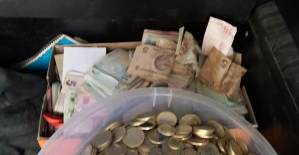 Kötü Kokudan Şikayet Ettiler Evden  169 Bin Lira Çıktı 