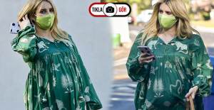 Emma Roberts'ın Karnı Burnunda