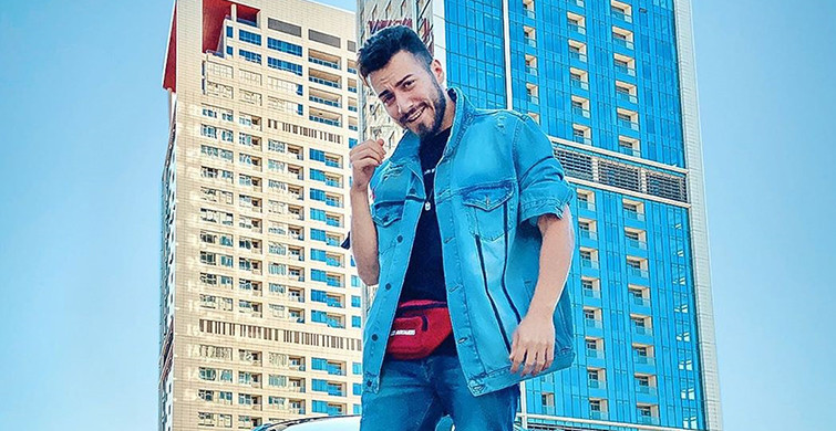 Enes Batur Karın Kaslarını Gösterdi Sosyal Medyada Alay Konusu Oldu